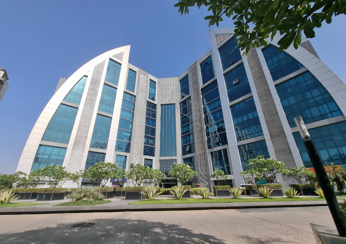 Vejalpur | Pinnacle Business Park | SEOK ID – BOMA0729